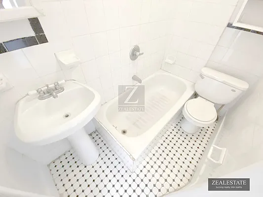 Rented by ZealEstate Group Inc | media 75