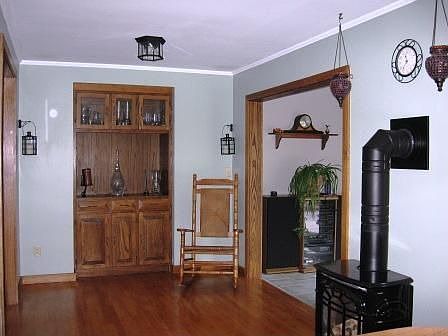 Gas Stove & Built-in Hutch