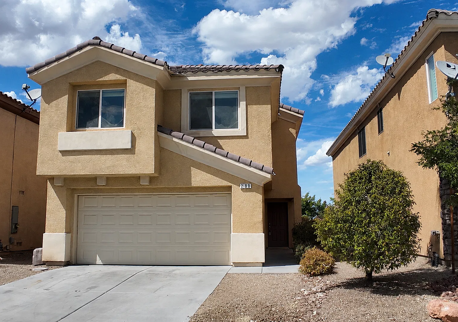 Wonderful 4-bedroom, 3-bathroom home located in the desirable Rhodes Ranch golf course community — Photo 1