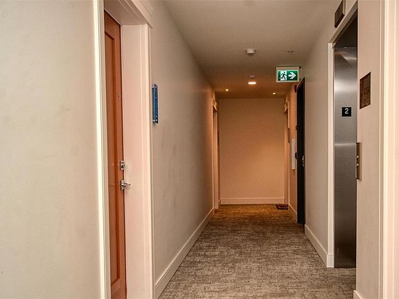 2nd image of 916 Lyall St #203