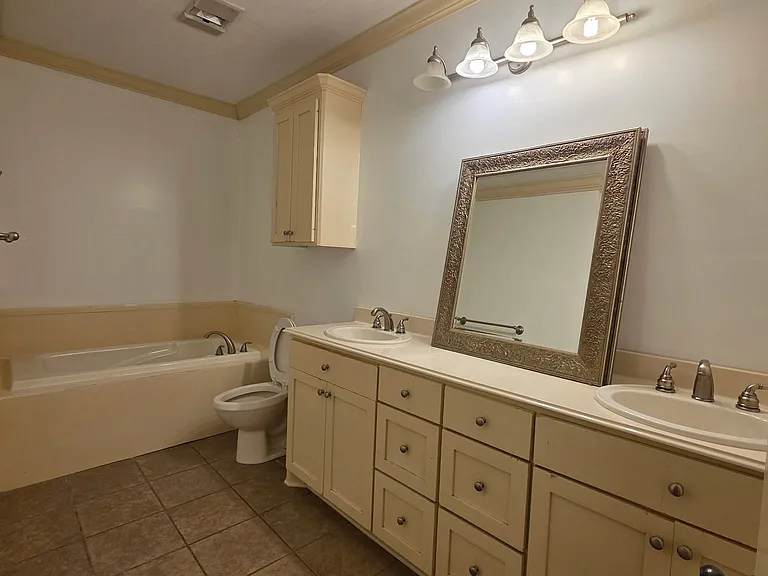 140 Moore Rd — Photo 9