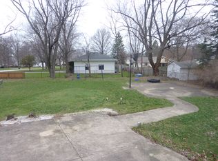 8803 Spring Valley Dr, Mentor, OH 44060