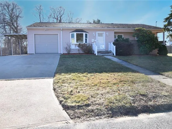 136 Ticonderoga Dr, Warwick, RI 02889