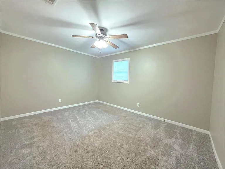 3460 Meadowview Dr — Photo 10