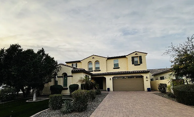 2565 E Ebony Dr — Photo 2
