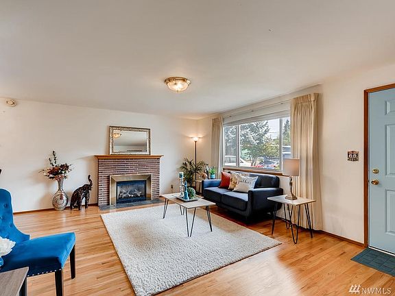 Beautiful gleaming......just finished hardwood flooring throughout the house.