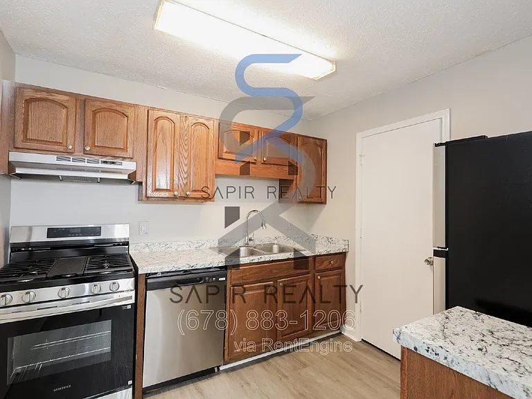 2719 Greystone Ct — Photo 9