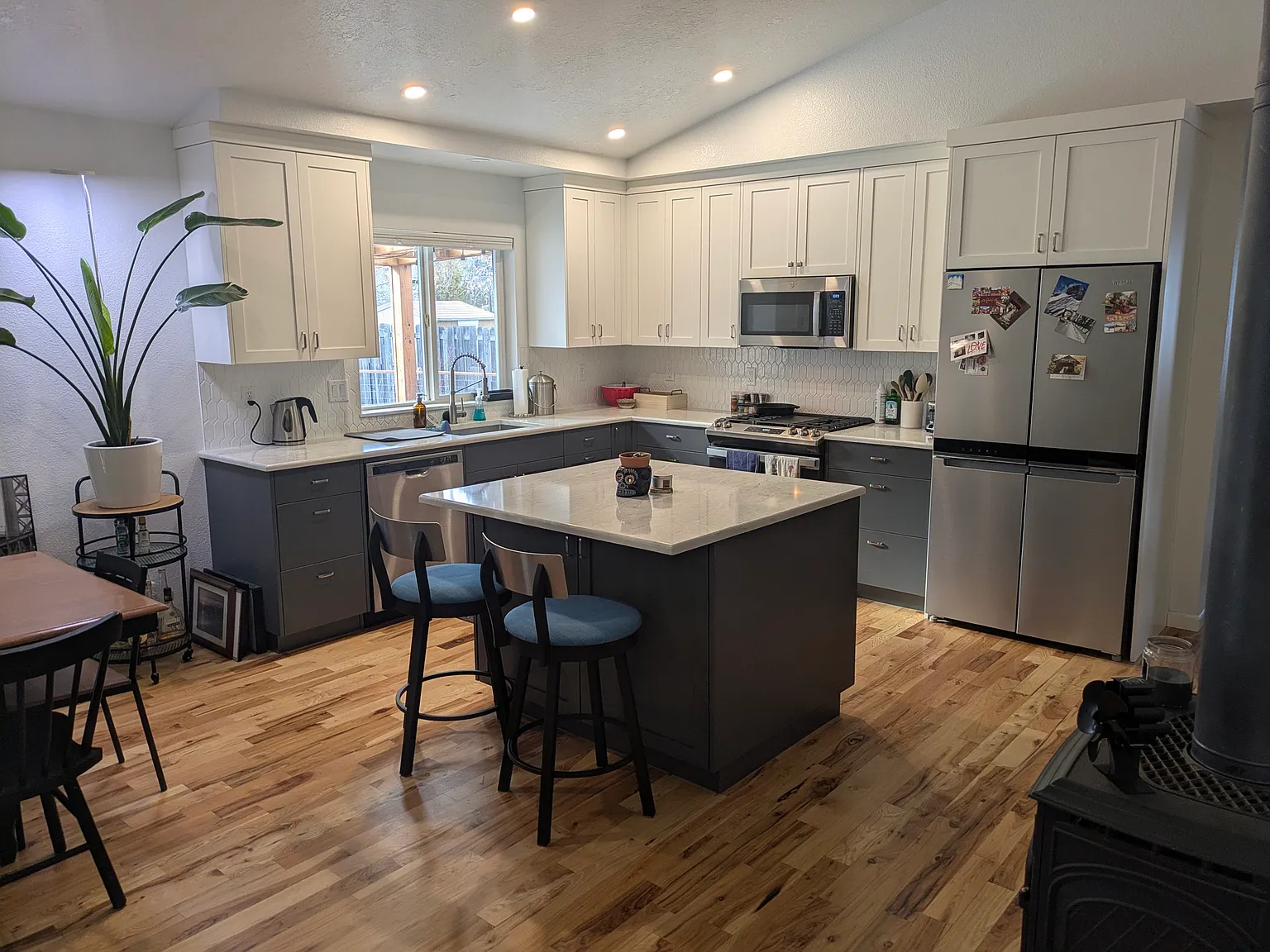 3 bed, 1200 sqft, $2,900 — Photo 2