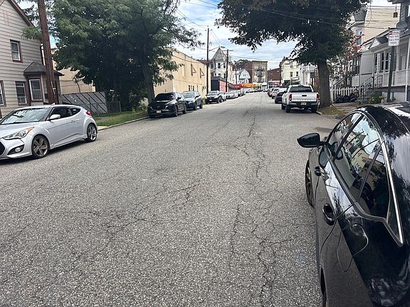 5th image of 37 43rd St
