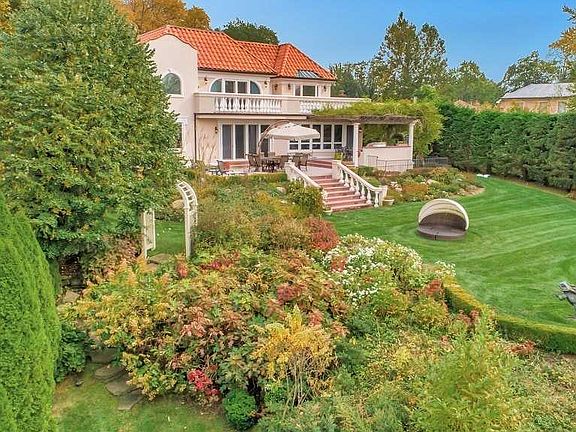 4th image of 11 Lawson Ln