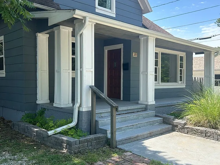 318 E Webster St — Photo 2
