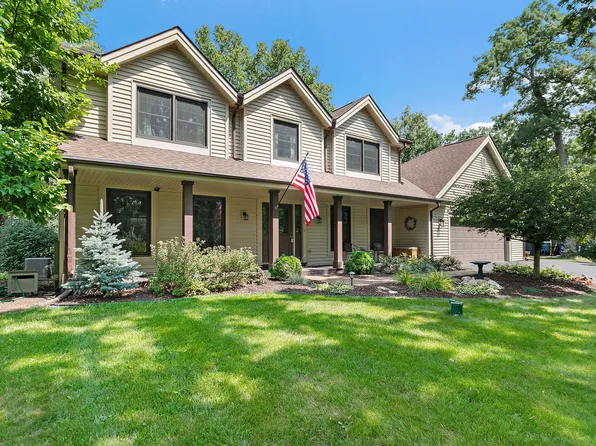 7797 N Gate Rd, Roscoe, IL 61073