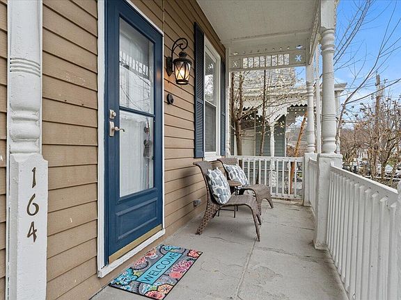 3rd image of 164 Ward Ave