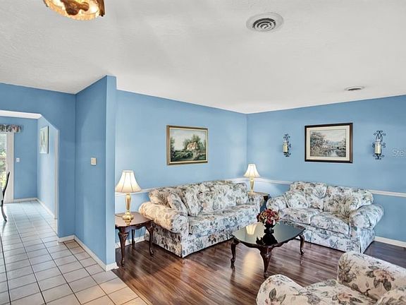 5th image of 3641 SE 25th Ave