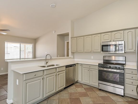 5th image of 6022 S Birchwood Dr