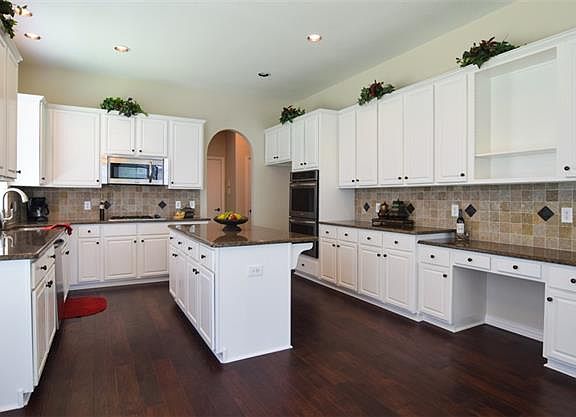 4th image of 5914 Holly Crest Ln