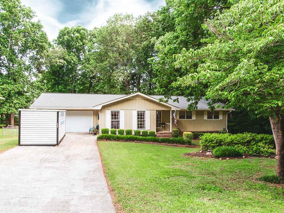 1st image of 2946 Castle Dr