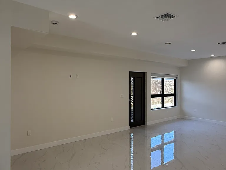 2215 N Naomi St #102 — Photo 2