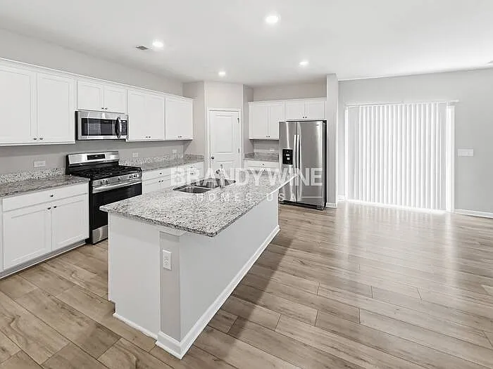 680 Friesland Dr — Photo 4