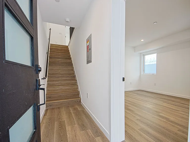 5233 Satsuma Ave — Photo 18