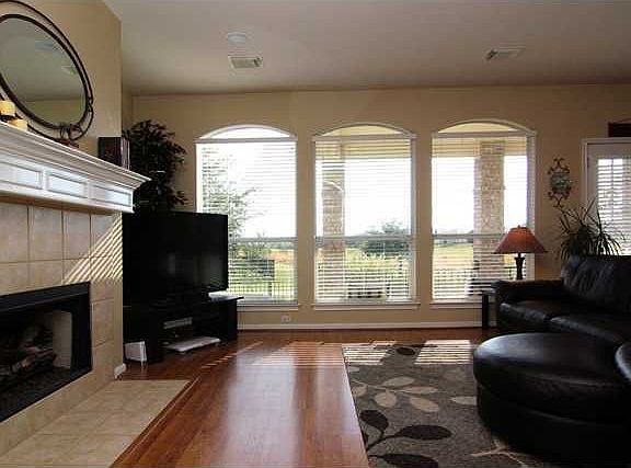 3rd image of 736 Bent Wood Pl