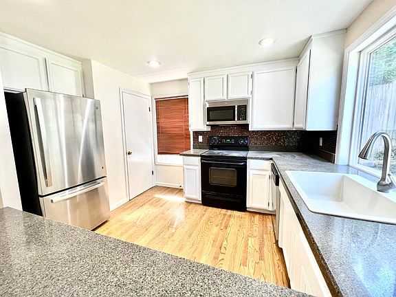 3rd image of 20715 NE 43rd St