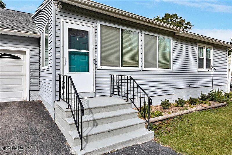 3rd image of 135 Gordon Road
