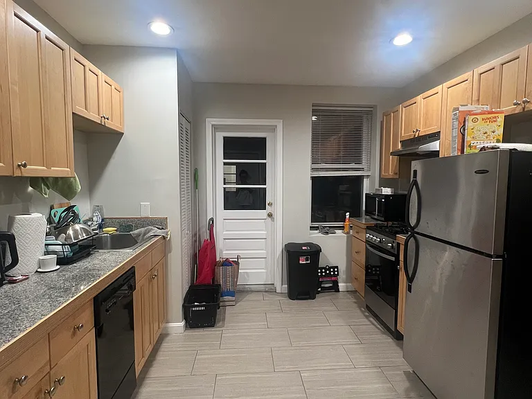 220 Hanover St #10 — Photo 7