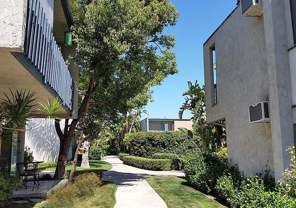 Main entrance walk way