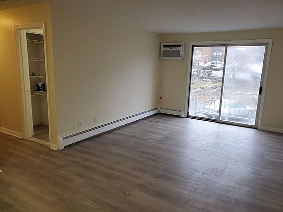 5th image of 1159 Douglas Ave APT 6