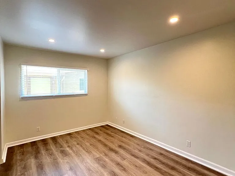 2408 Ocean Park Blvd — Photo 15