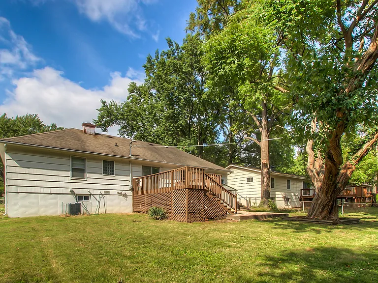 7747 Howe Dr — Photo 41