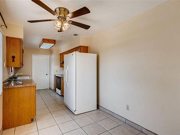 4th image of 9041 Montevello Ct