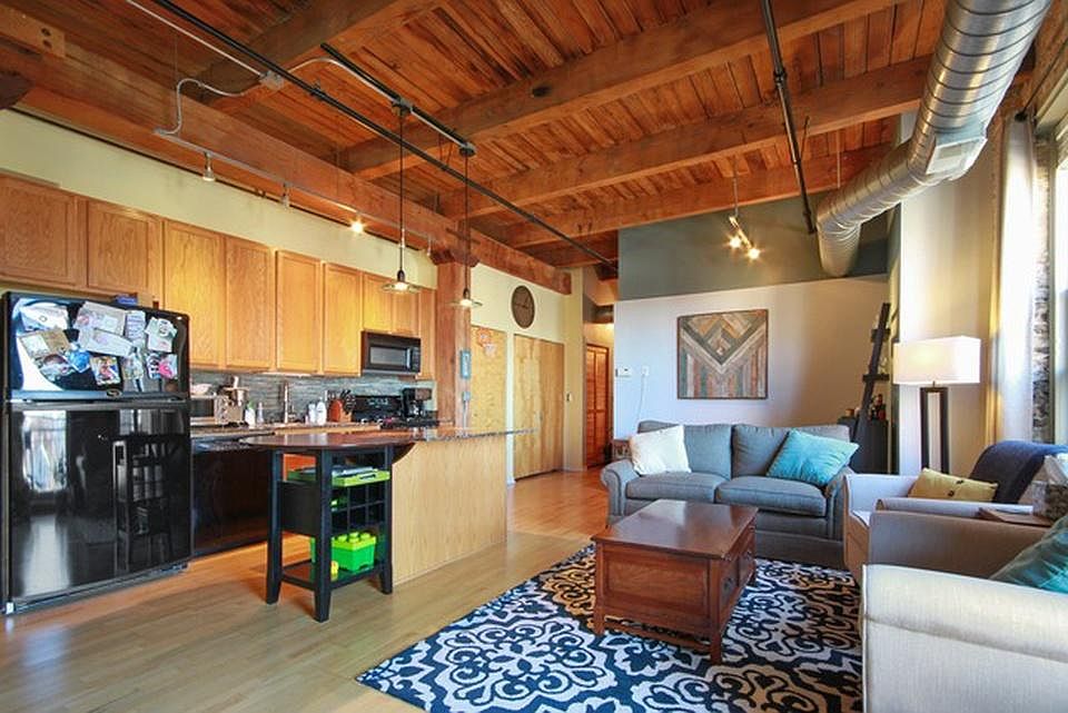 1st image of 1740 N Maplewood Ave APT 314