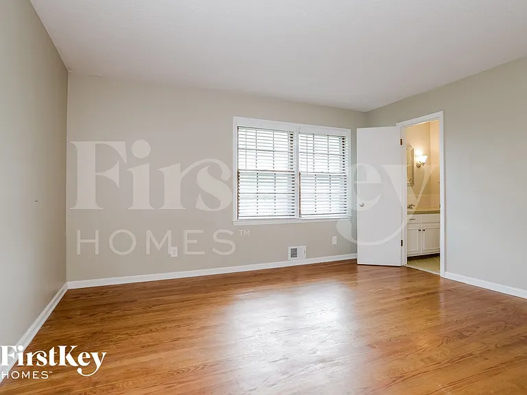 4501 E 104th St — Photo 9