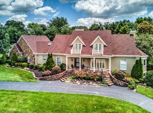 912 Rugby Pl, Hurstbourne, KY 40222