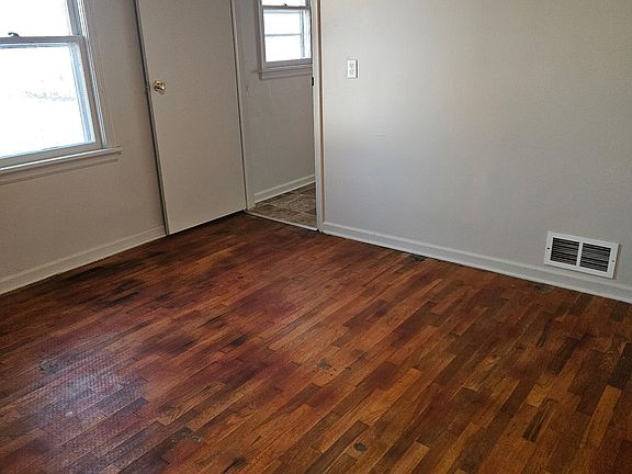4th image of 405 E Twyman St