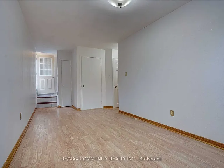 435 Maplewood Dr — Photo 3