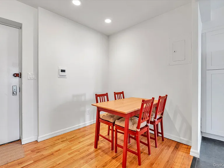 25 W Broadway #207 — Photo 6