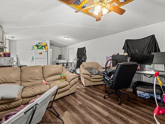 4th image of 253 Hoover Hill Rd