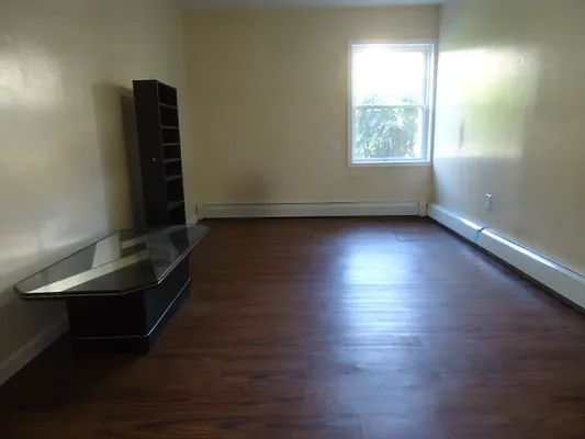 Rented by Hakeem Shahid, LREB | media 10