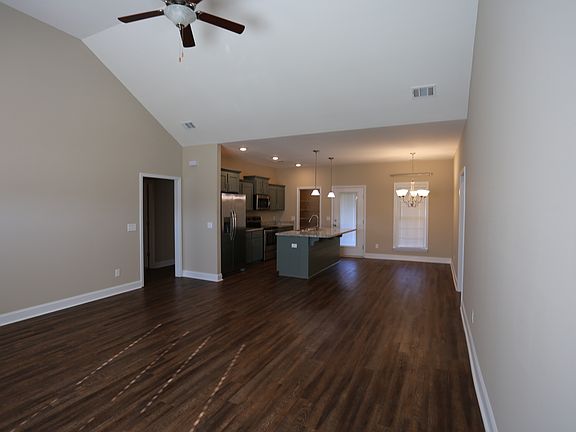 3rd image of 415 Autumn Ave