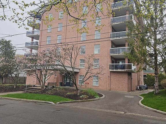 2nd image of 130 Queen St #3C