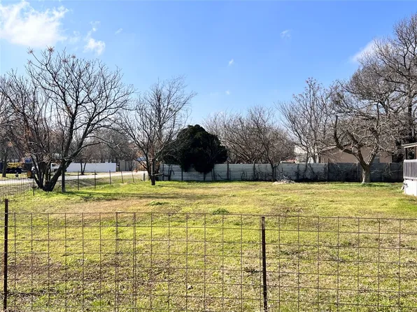 1921 Whispering Oaks St, Burleson, TX 76028