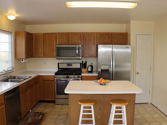 2nd image of 200 Arcadia Shores Cir