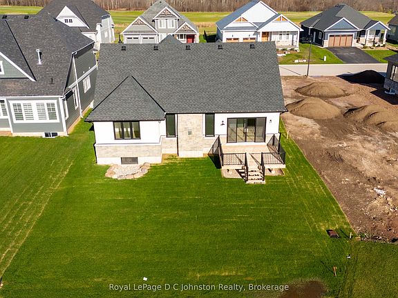 2nd image of 546 Algonquin Trl