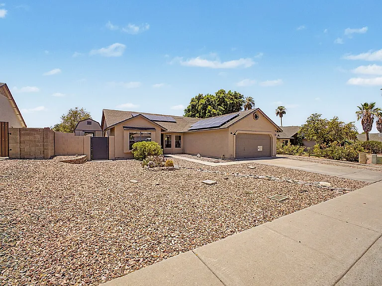 1301 E Taro Ln — Photo 5