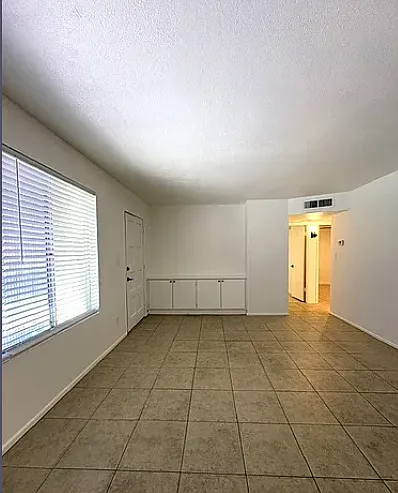 2 bed, 819 sqft, $1,371 — Photo 3