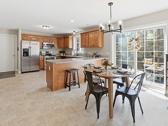 4th image of 331 E County Rd