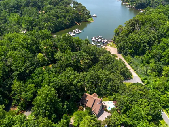 1200 Marinaview Dr, Arnold, MD 21012